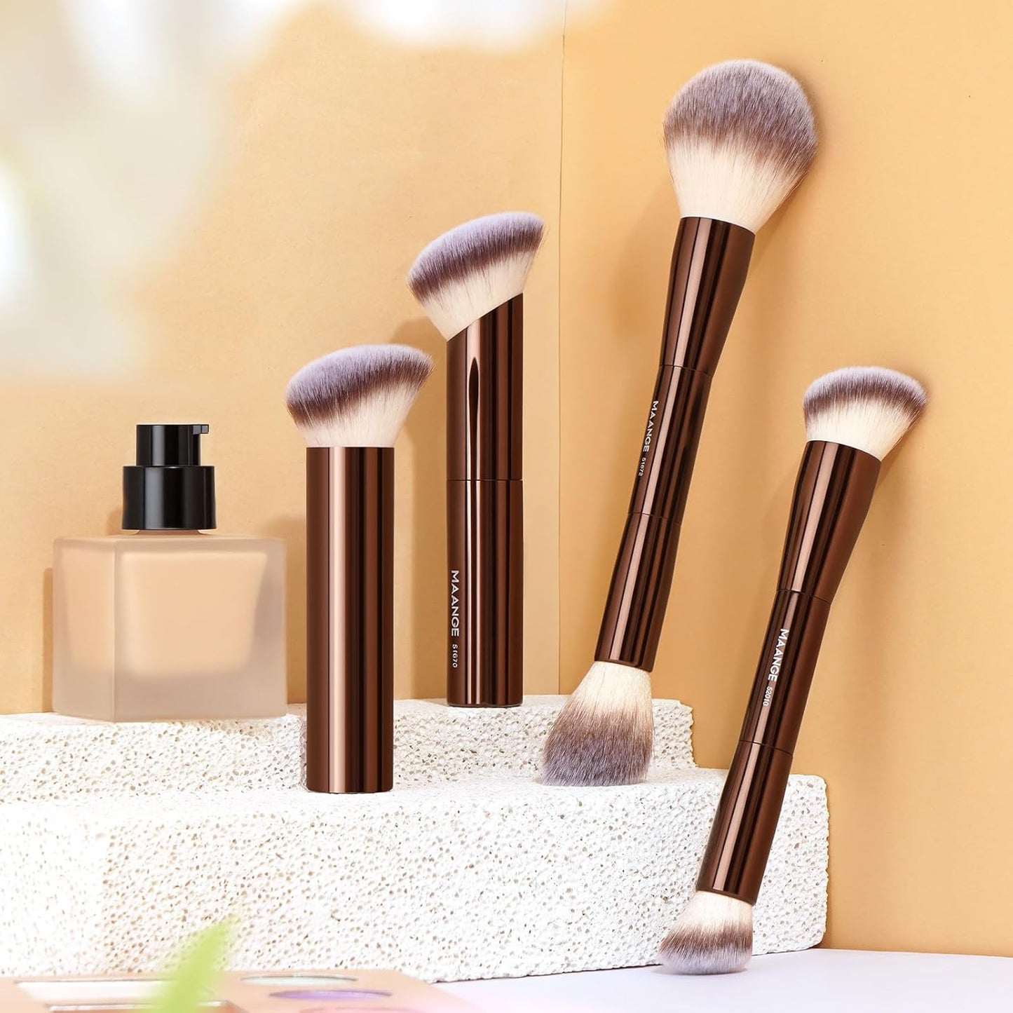 Make up Brush  4 PCS Foundation Kabuki Brush Double-Ended Contour Brush for Liquid Powder Concealer Cream Cosmetics Blending Blush Face Makeup Tools Kit (Coffee)